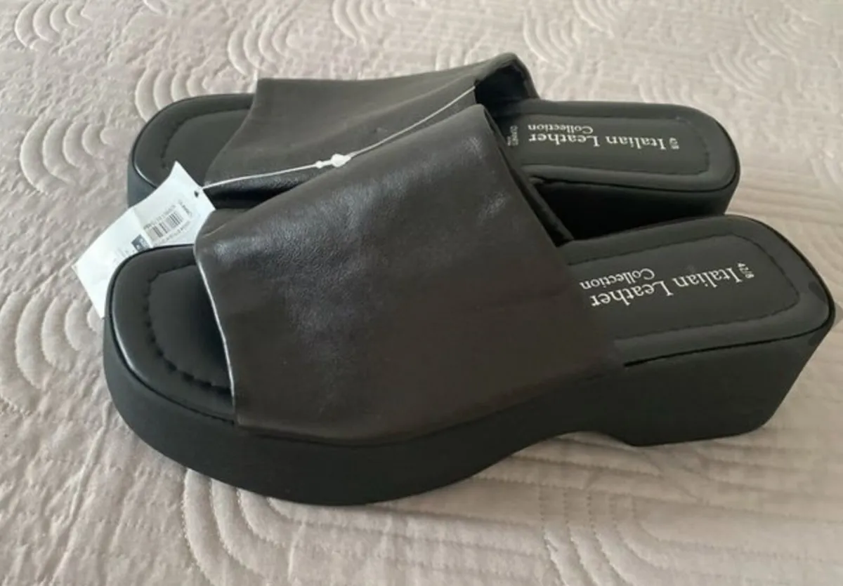 BNWT Dunnes Black Sandals Size 8 - Image 4