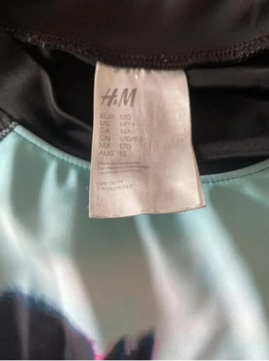 H&M Sun Protector Wet Top - Image 2