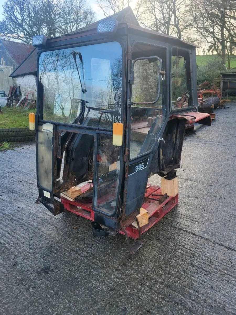 Case international cab - Image 1