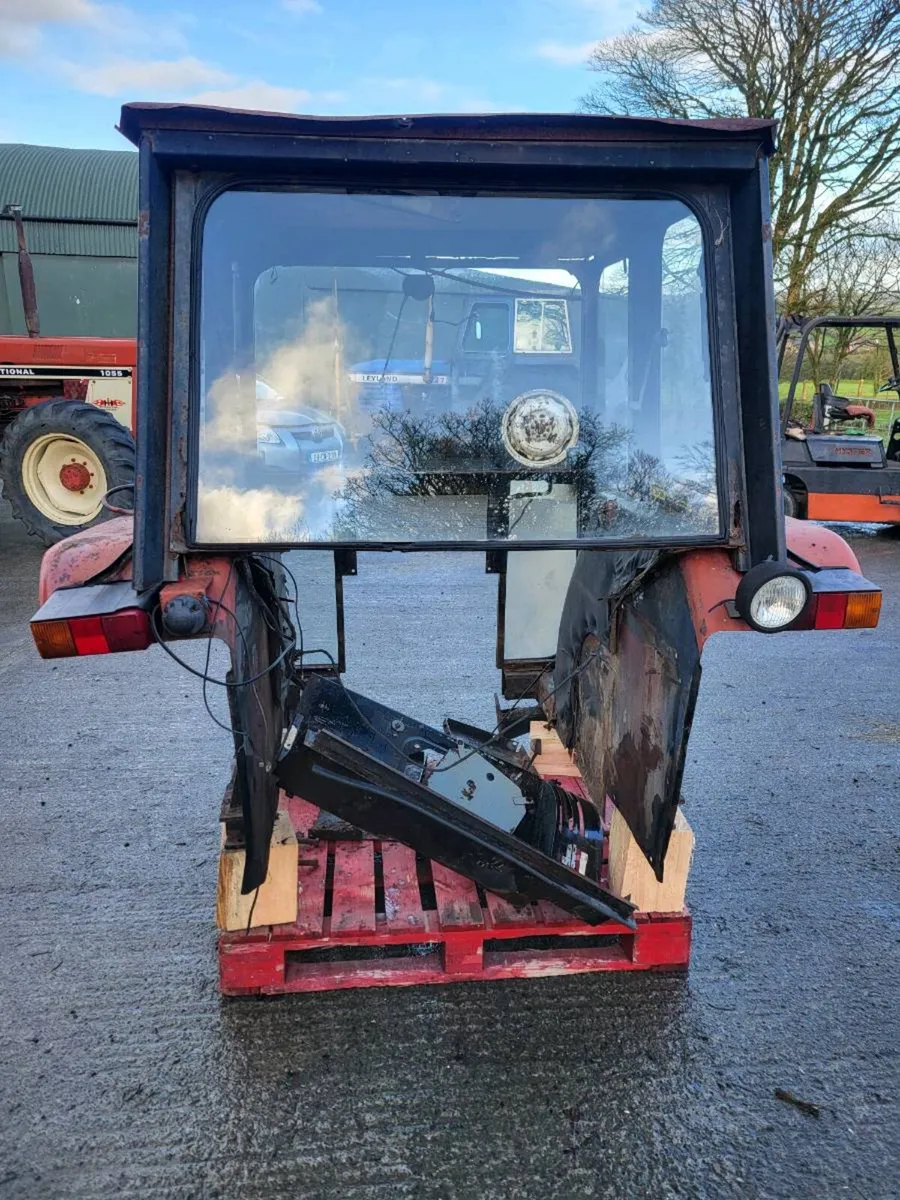 Case international cab - Image 3