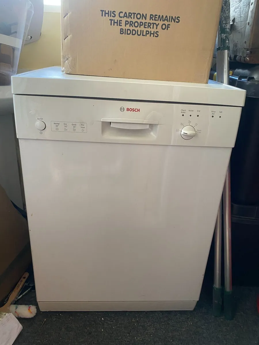Bosch Freestanding Dishwasher – Working - Image 1