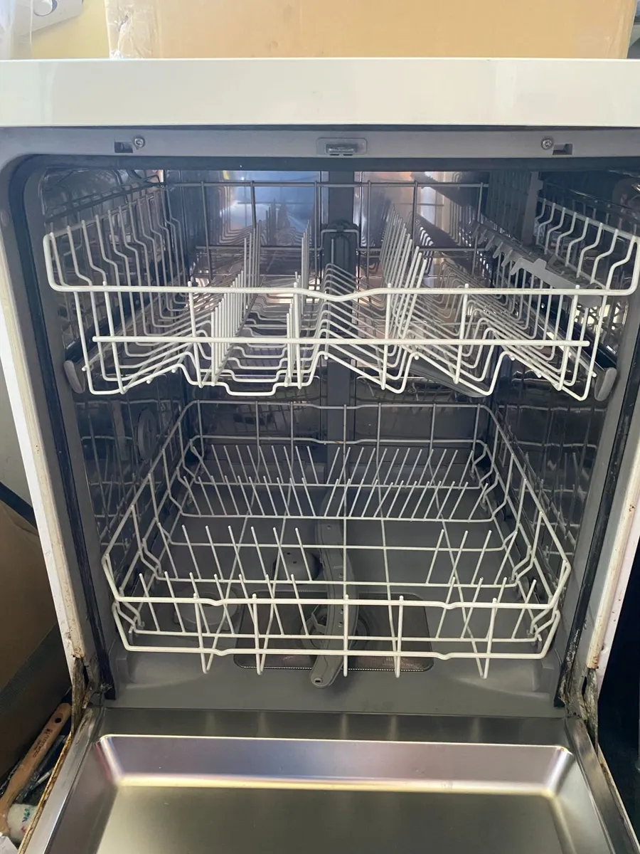 Bosch Freestanding Dishwasher – Working - Image 2
