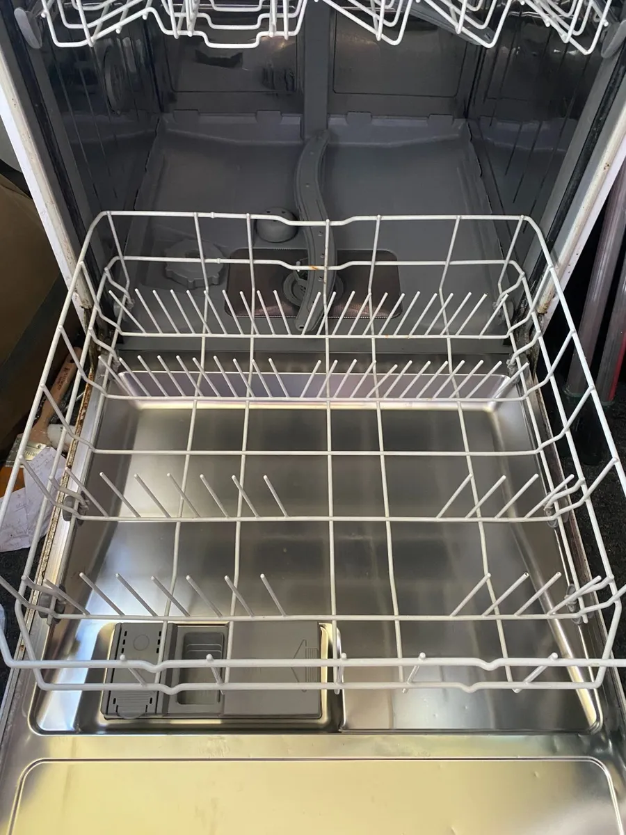 Bosch Freestanding Dishwasher – Working - Image 3