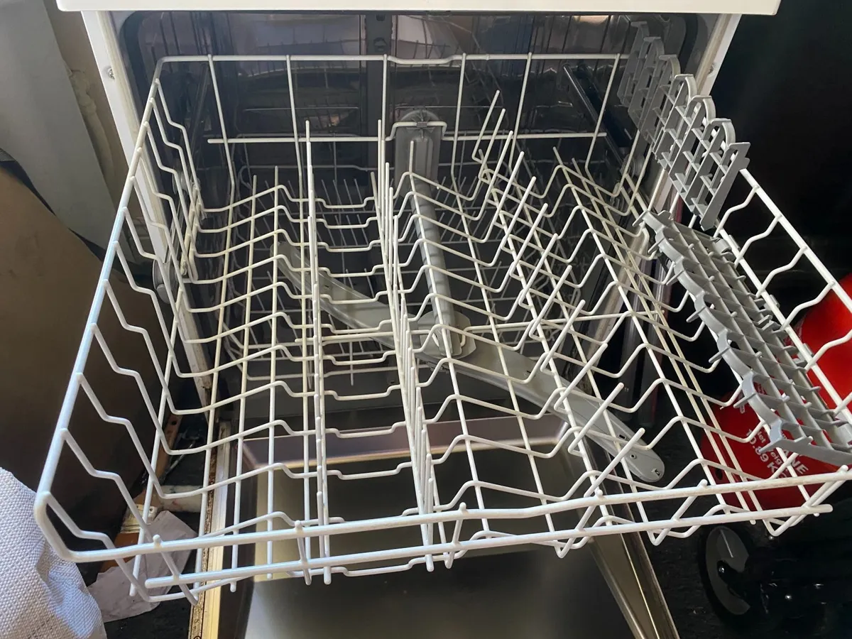 Bosch Freestanding Dishwasher – Working - Image 4