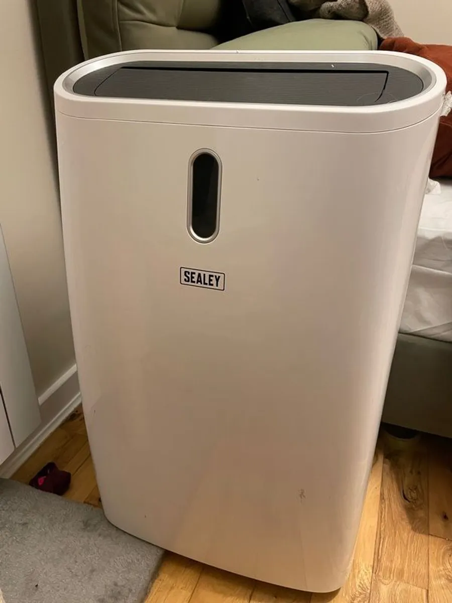 Dehumidifier/ Air Con on Wheels - Image 1