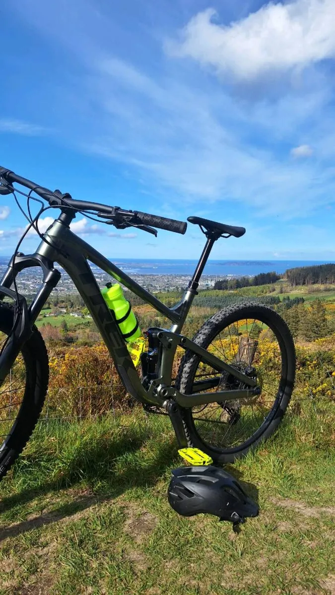 Trek Top Fuel 5 Full Suspension Mountain Bike 2024 - Image 2