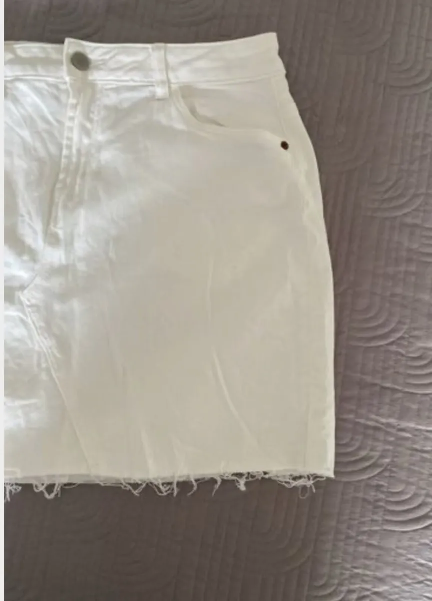 Dunnes White Denim Skirt Size 14 - Image 3