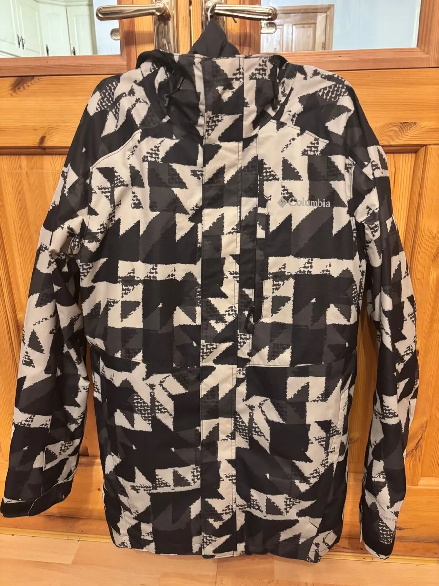 Columbia winter Jacket - Image 3