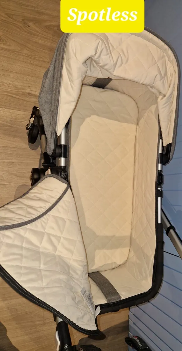 IMMACULATE Bugaboo Cameleon3 with car seat - Image 3