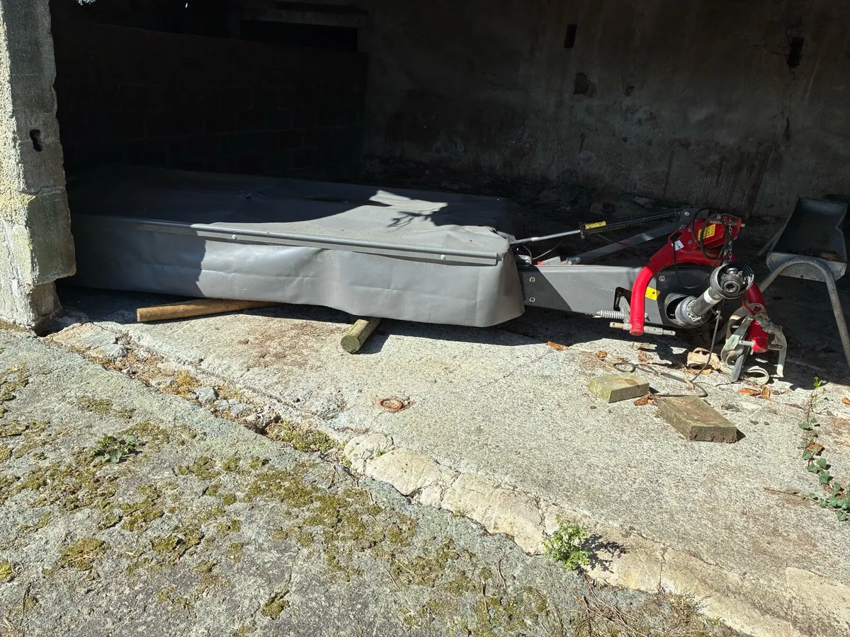 Massey mower like new - Image 1