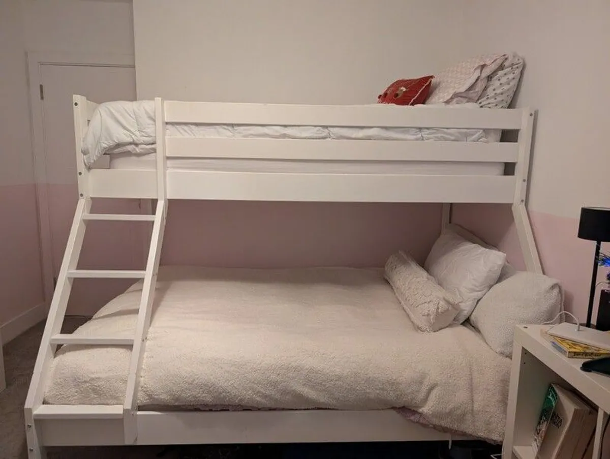 Double with single bunk bed - Image 1