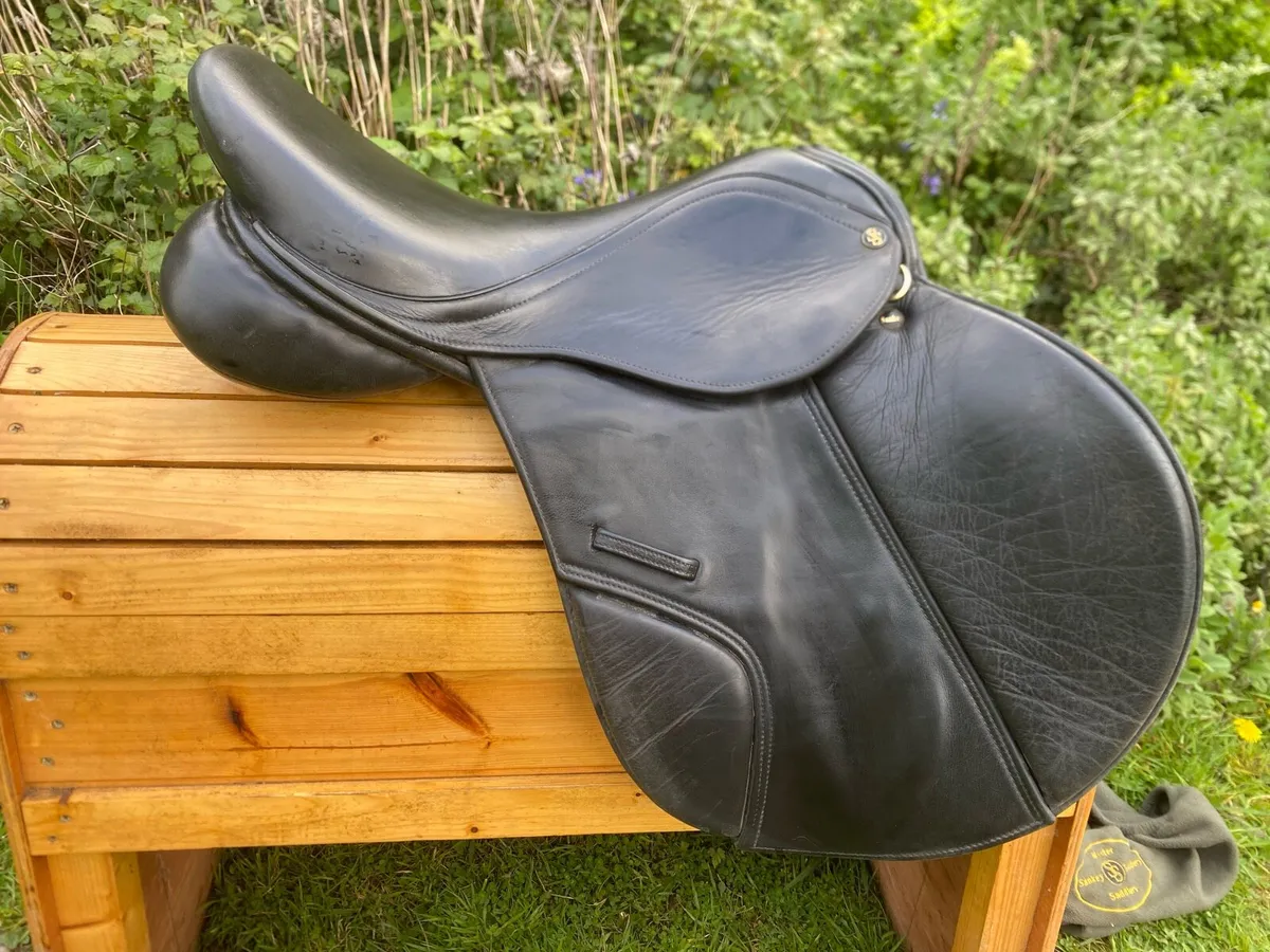Sankey 17.5 WIDE Leather jump  saddle - Image 3