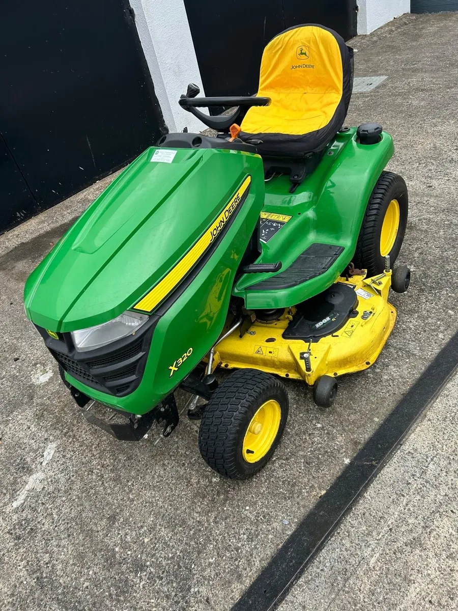 John Deere lawnmower - Image 1