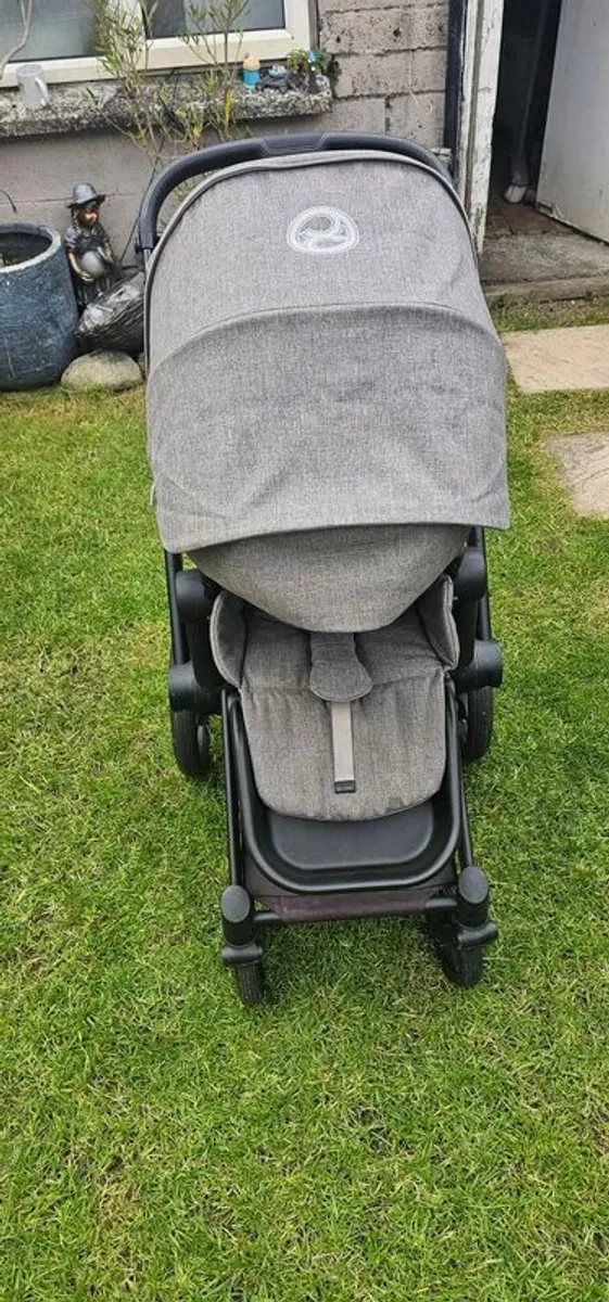 Cybex Priam pushchair x2 car seats base and bassinet - Image 2