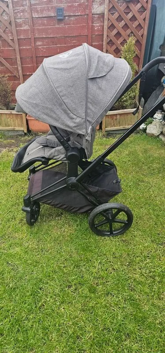 Cybex Priam pushchair x2 car seats base and bassinet - Image 4