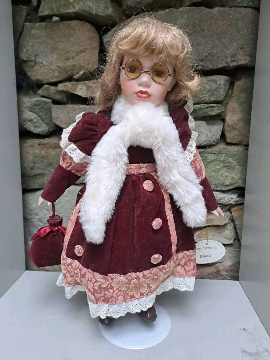 Leonardo Porcelain Doll “Diana” 16" Vintage - Image 2