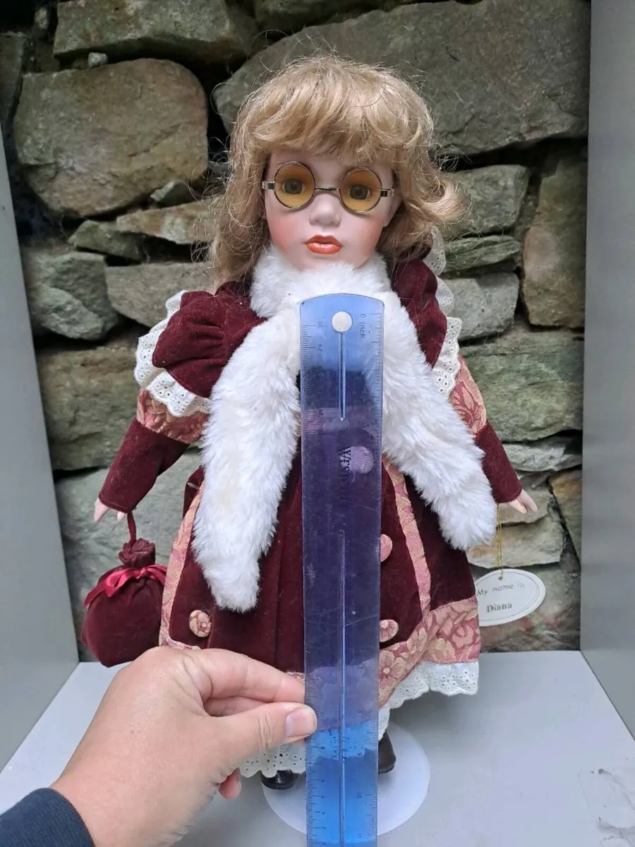 Leonardo Porcelain Doll “Diana” 16" Vintage - Image 3