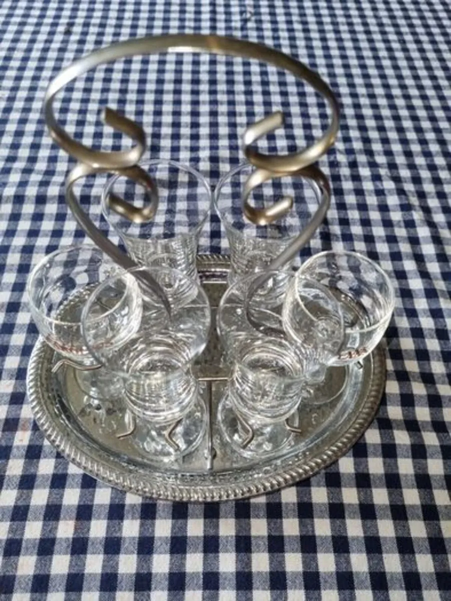 Vintage set of 6 carolans glasses on rack - Image 3