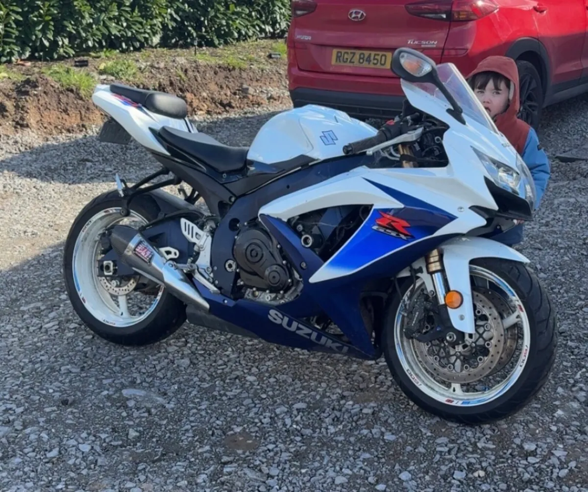 2010 GSXR 600 track bike - Image 4