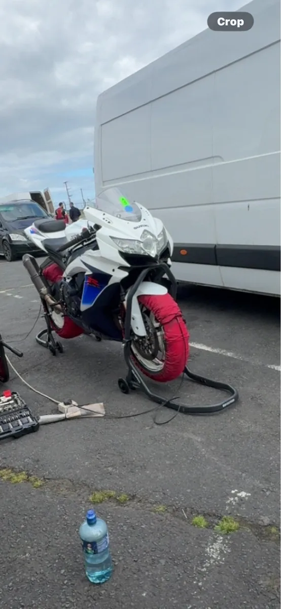 2010 GSXR 600 track bike - Image 1