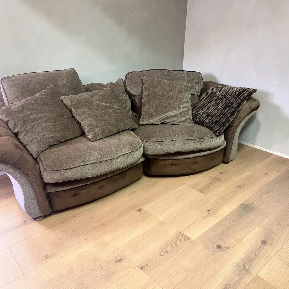 Brown 3+2 sofa set - Image 4