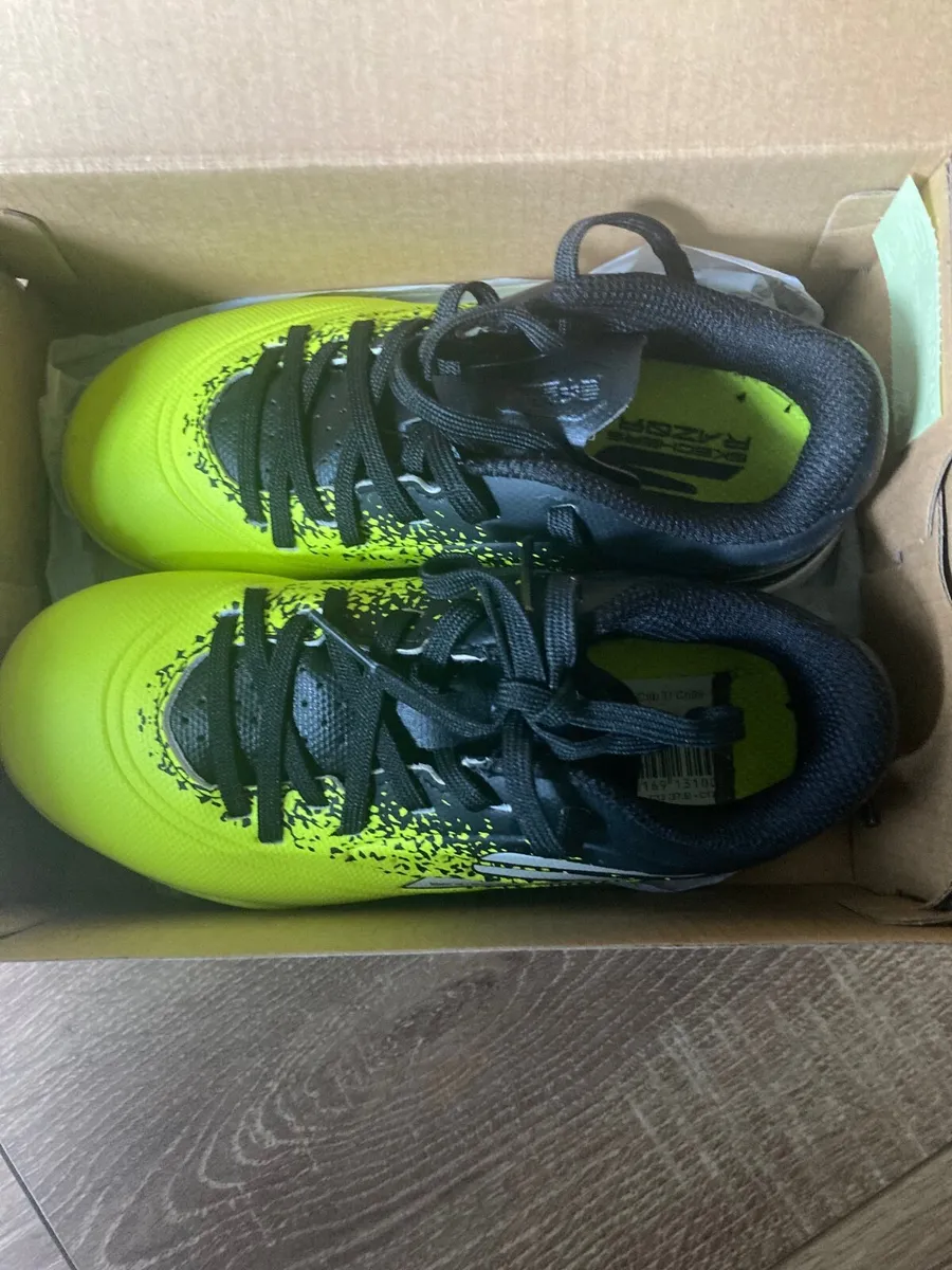 Skechers Size11 Juniors Astro Turf Football Boots - Image 1