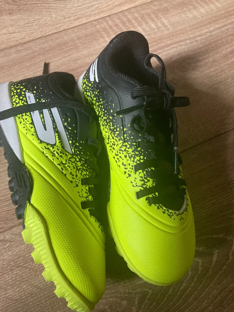 Skechers Size11 Juniors Astro Turf Football Boots - Image 4