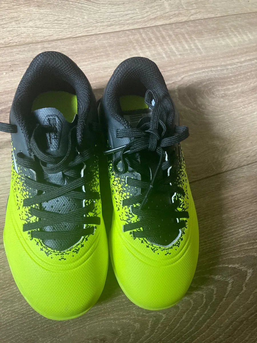 Skechers Size11 Juniors Astro Turf Football Boots - Image 3