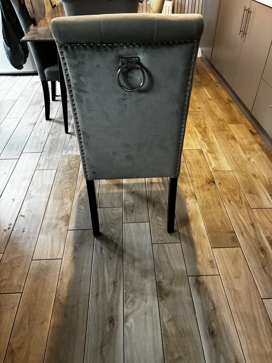 Kitchen table and chairs - Image 3