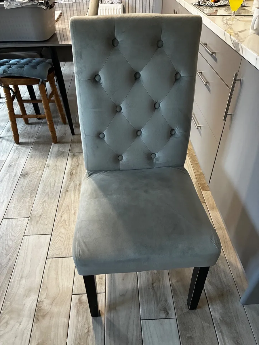 Kitchen table and chairs - Image 4