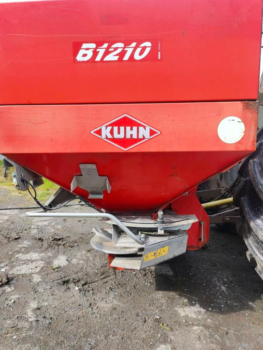 Kuhn 2 bag+ extension Fertiliser Spreader - Image 1