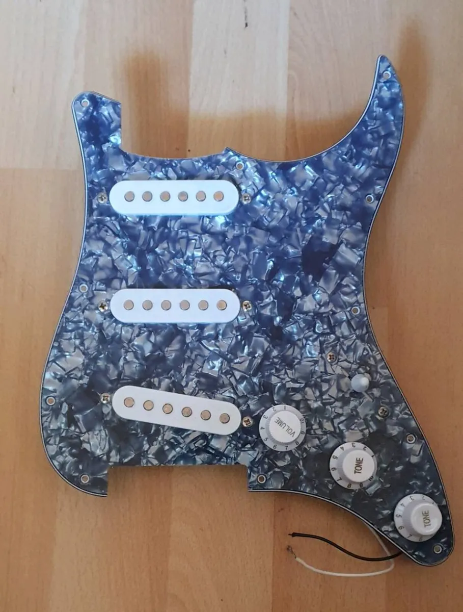 Strat loaded pickguard - Image 2