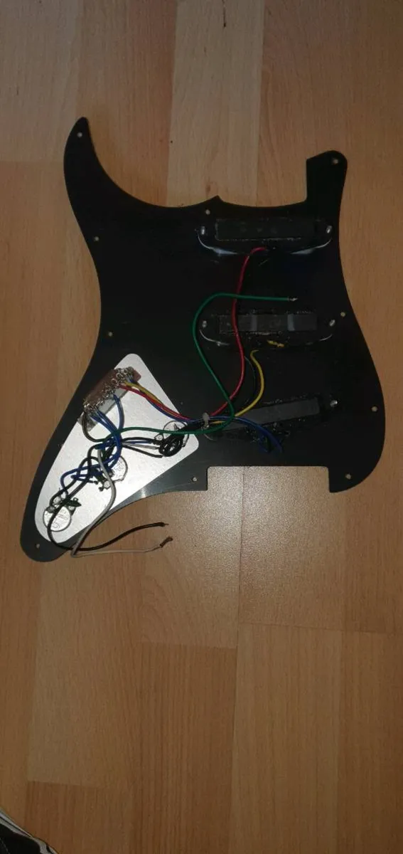 Strat loaded pickguard - Image 3