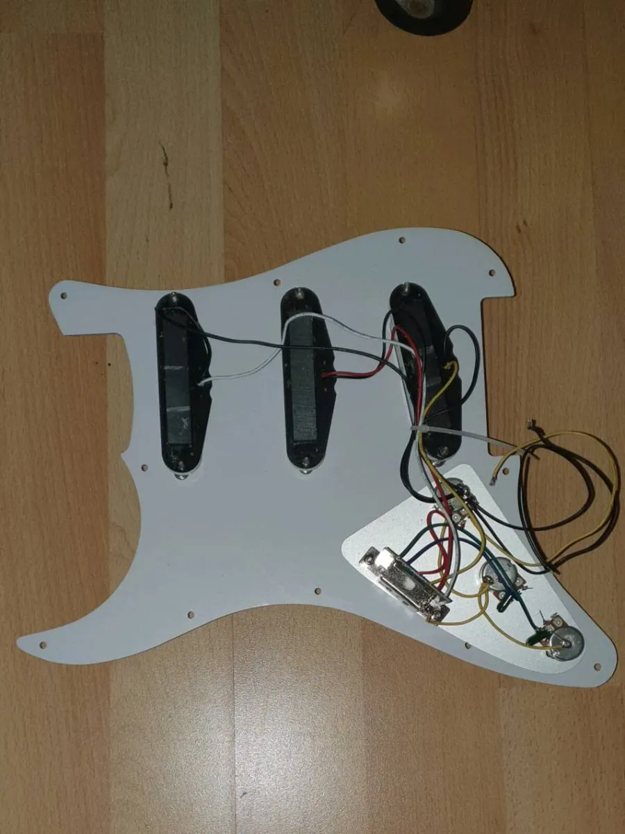 Strat loaded pickguard - Image 3