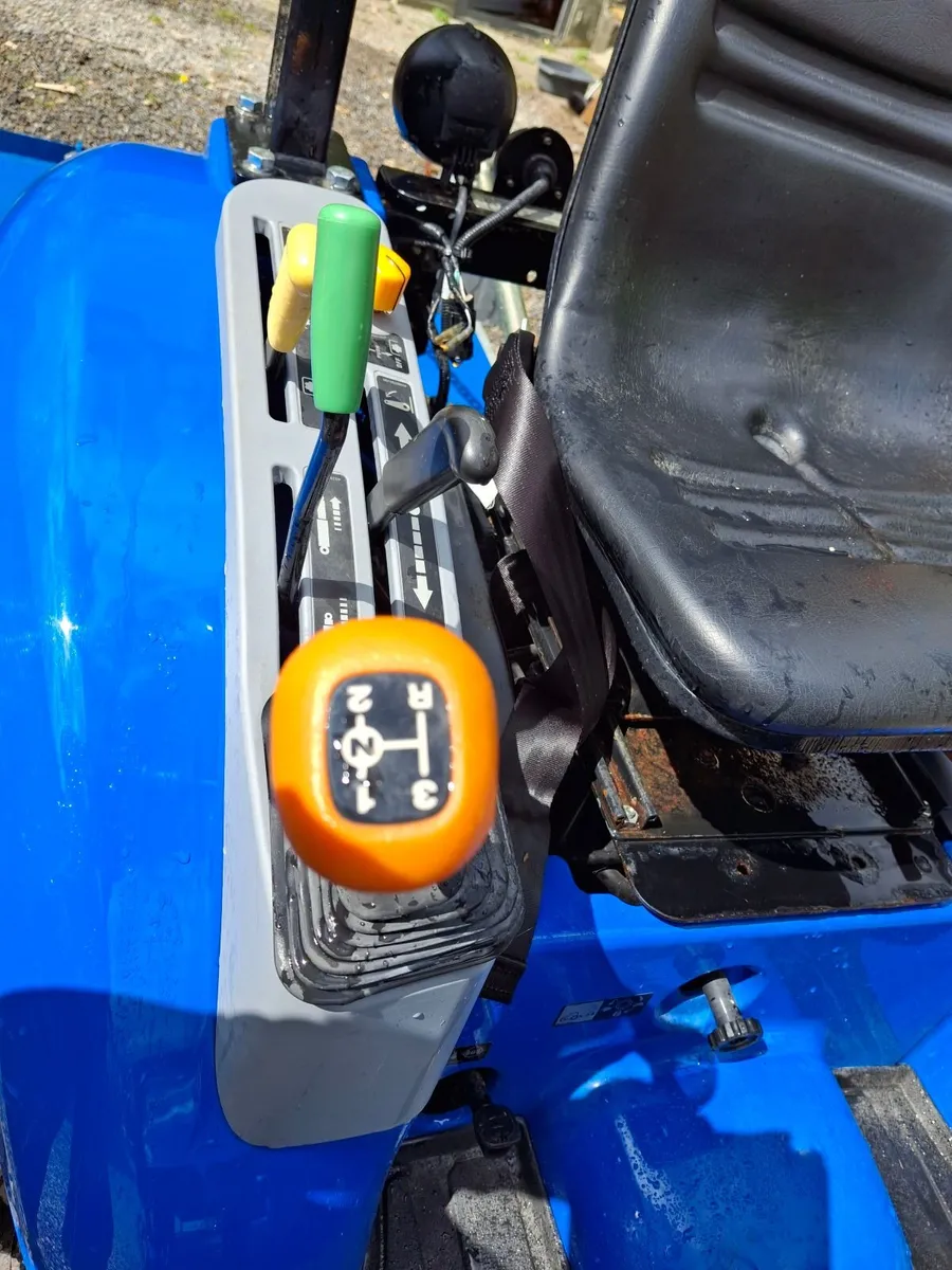 New Holland Boomer 25 Compact Tractor - Image 2