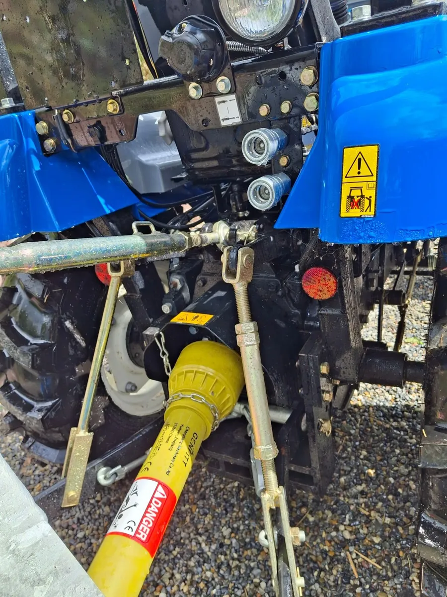 New Holland Boomer 25 Compact Tractor - Image 3