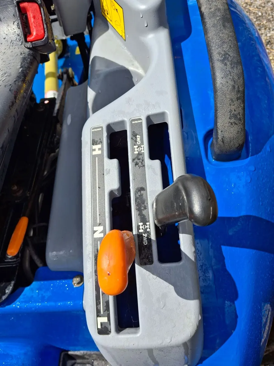 New Holland Boomer 25 Compact Tractor - Image 4