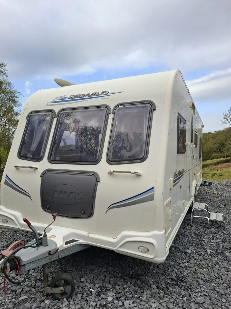 Caravan - 4 berth fixed bed Bailey Pegasus - Image 3