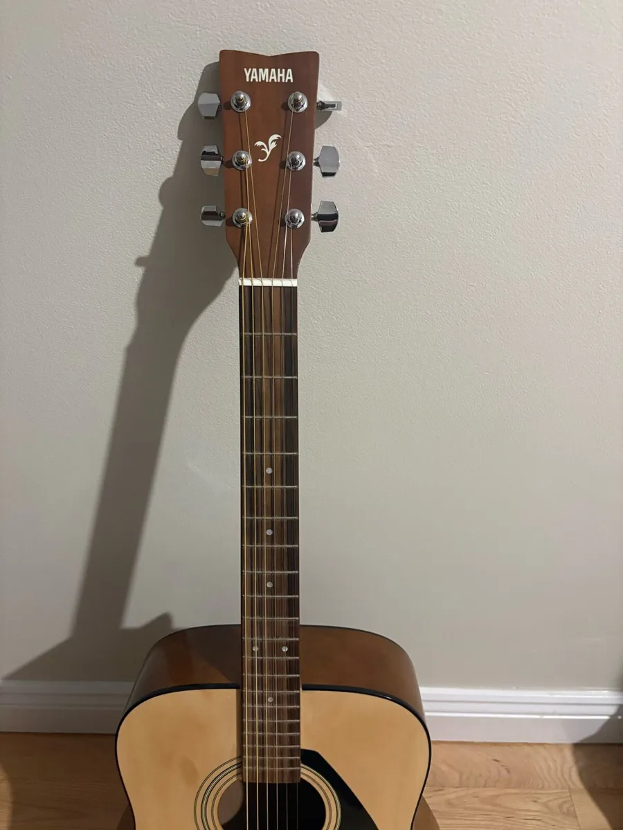 Yamaha F310 acoustic guitar - Image 3