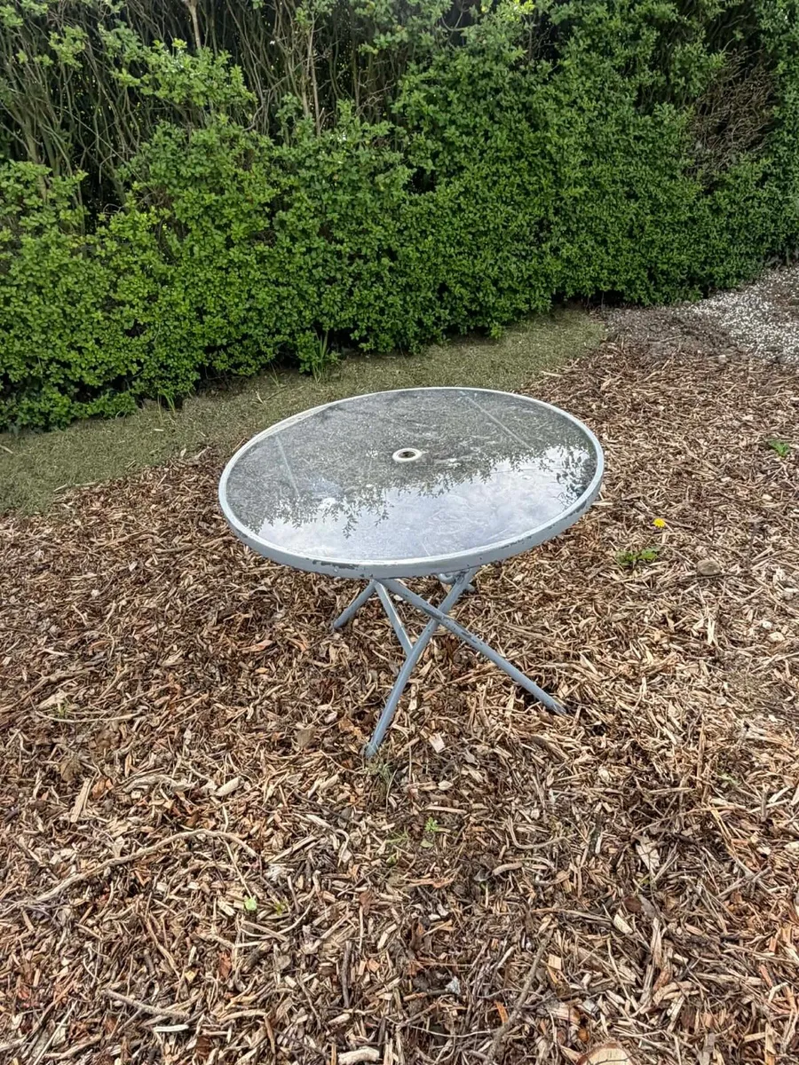 Garden table - Image 1