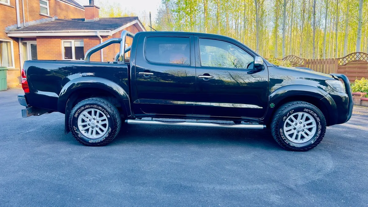 2012 Toyota Hilux 3.0 d4d Invincible - Image 4