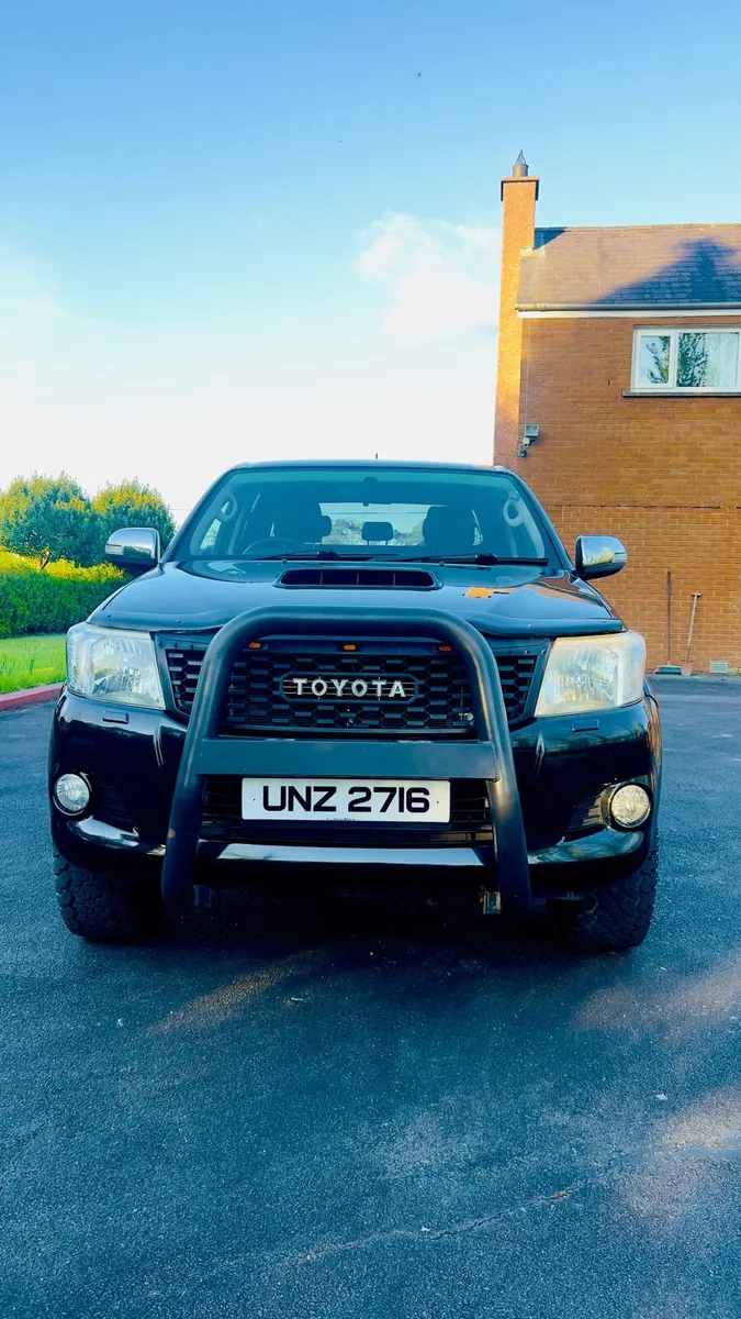 2012 Toyota Hilux 3.0 d4d Invincible - Image 2