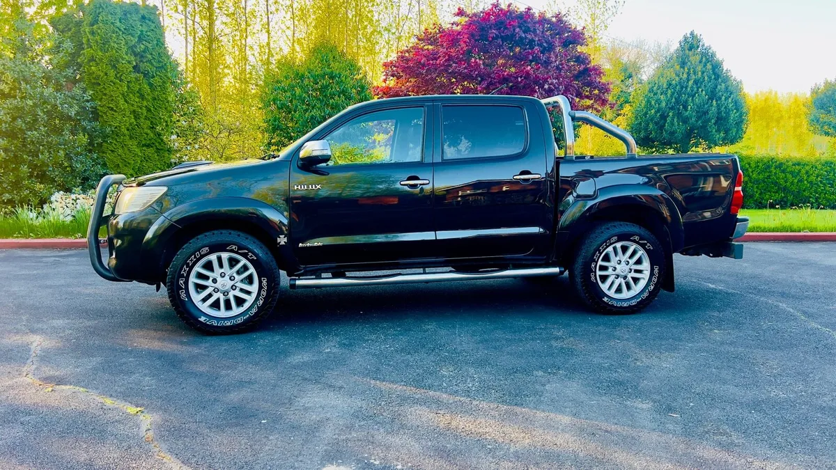 2012 Toyota Hilux 3.0 d4d Invincible - Image 3