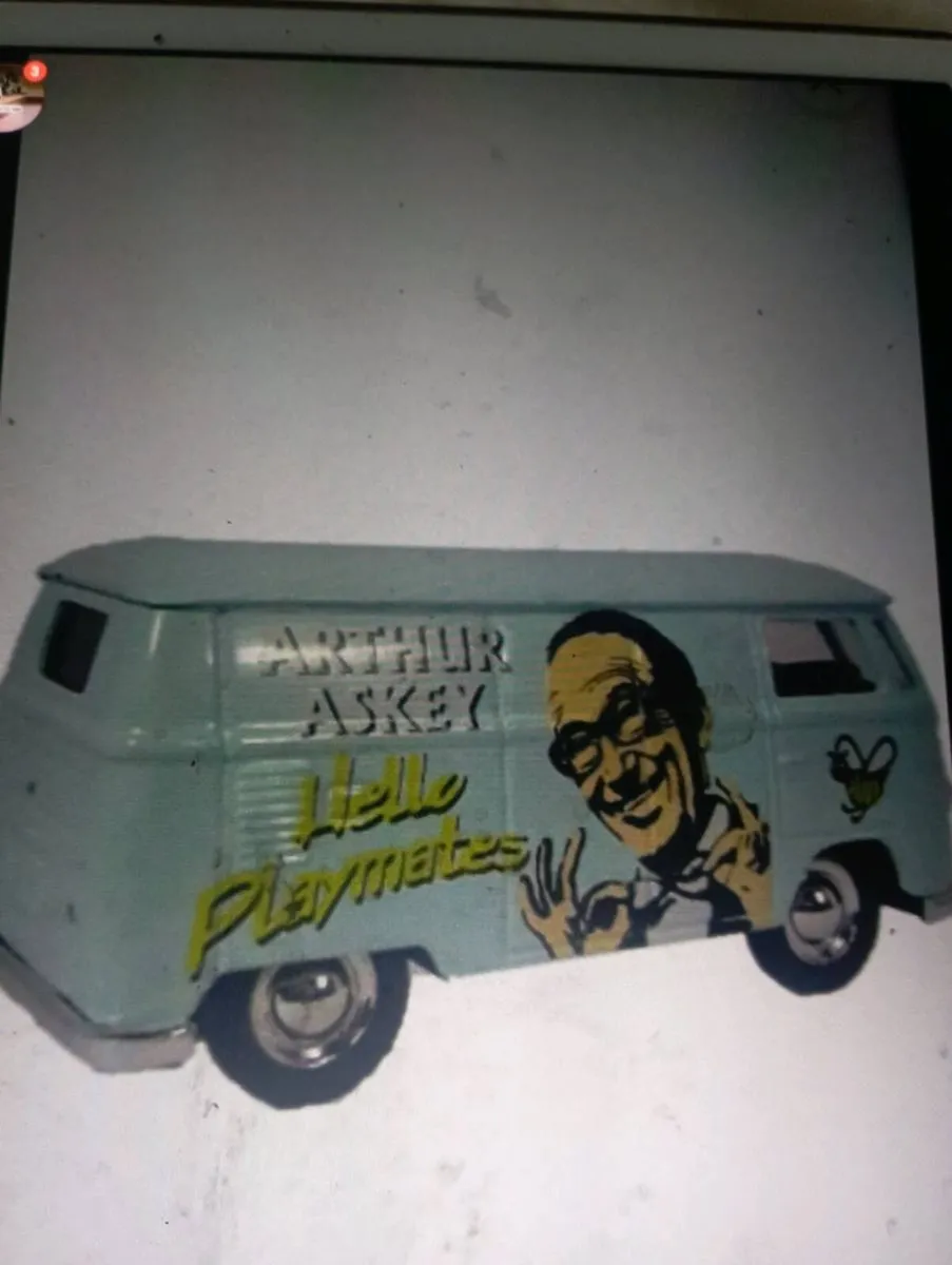 LIMITED EDITION OXFORD  DIE-CAST MODEL VAN. - Image 2