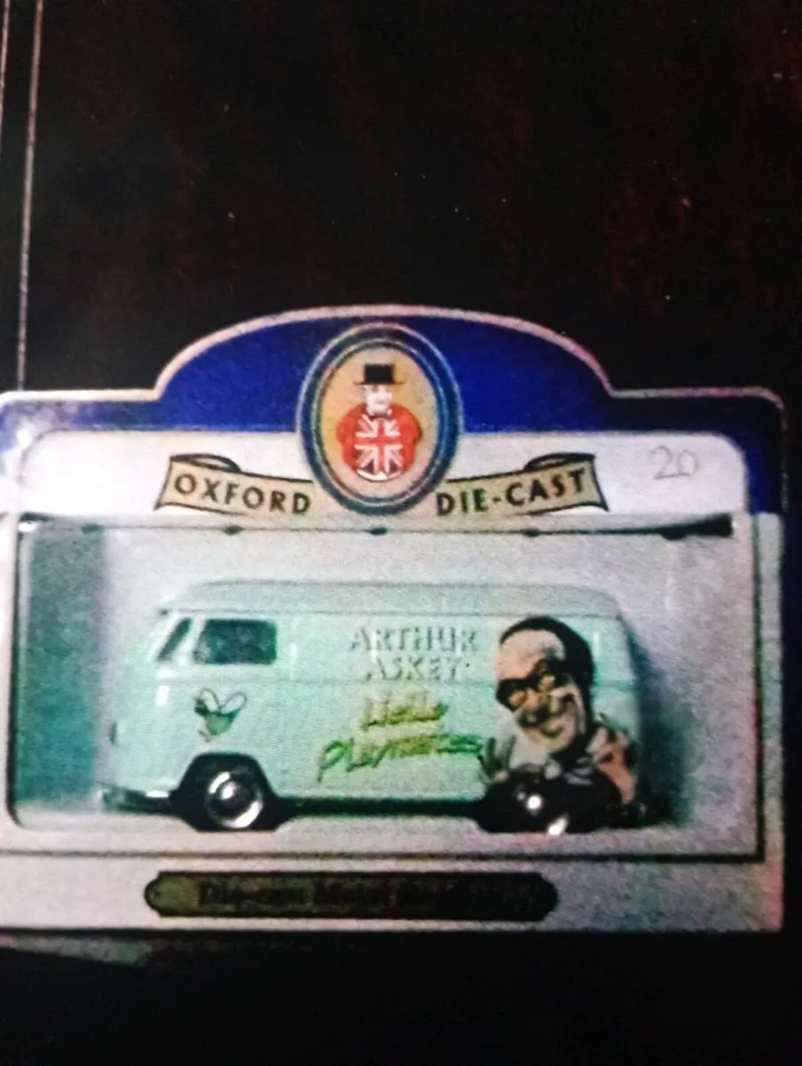 LIMITED EDITION OXFORD  DIE-CAST MODEL VAN. - Image 3