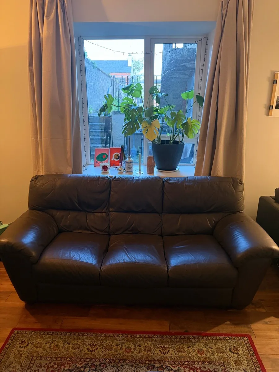 3 seater brown leather couch - Image 1