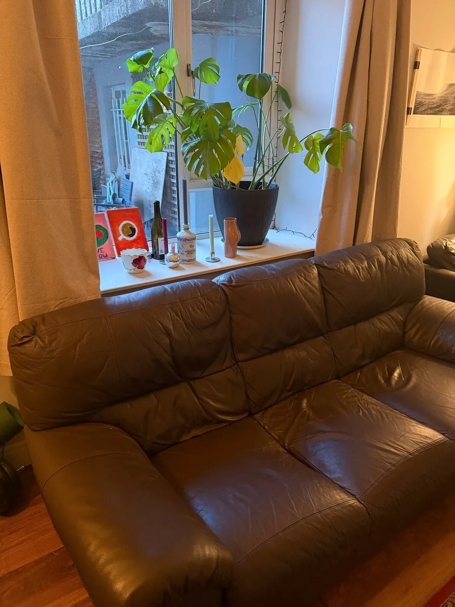 3 seater brown leather couch - Image 2