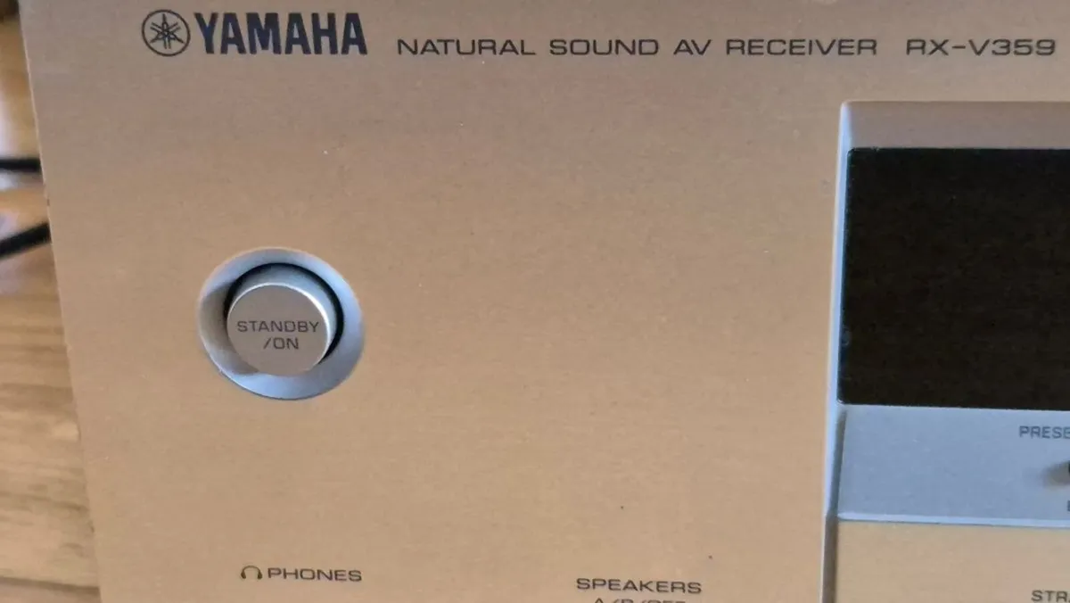 YAMAHA surround receiver with remote & manual - Image 2