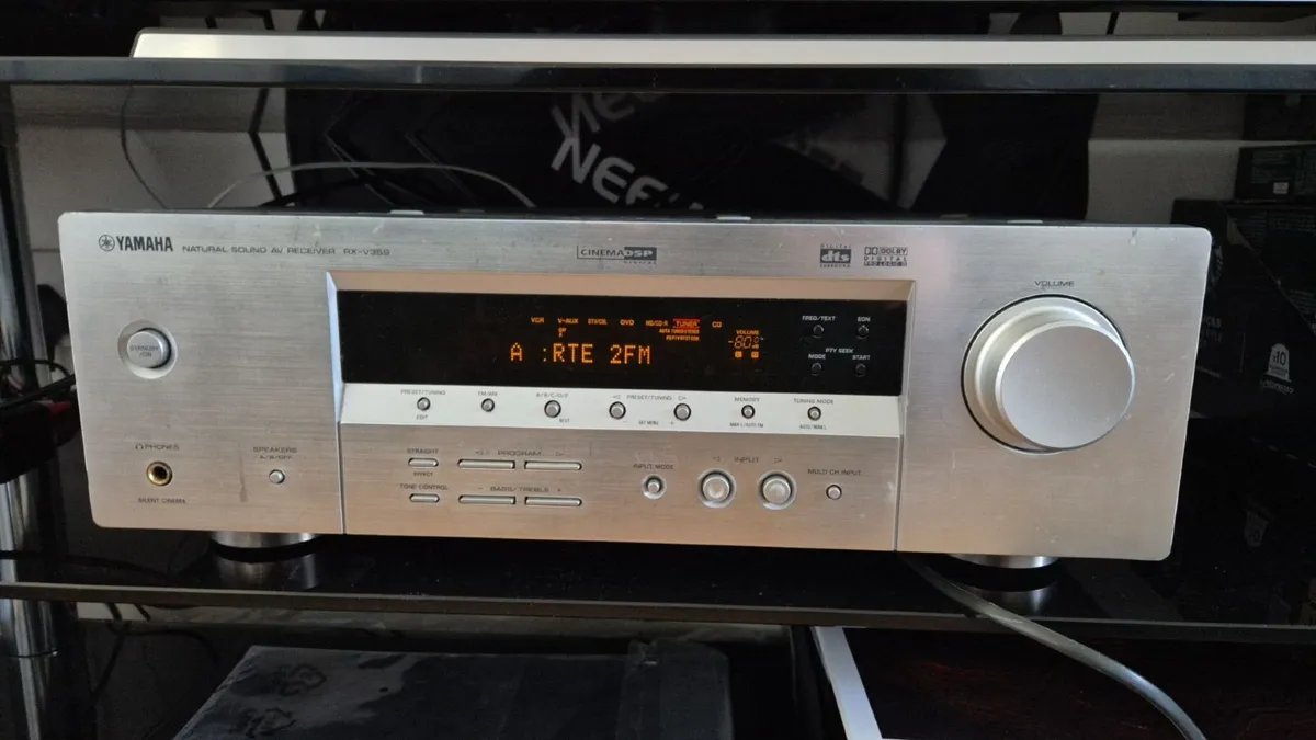 YAMAHA surround receiver with remote & manual - Image 4