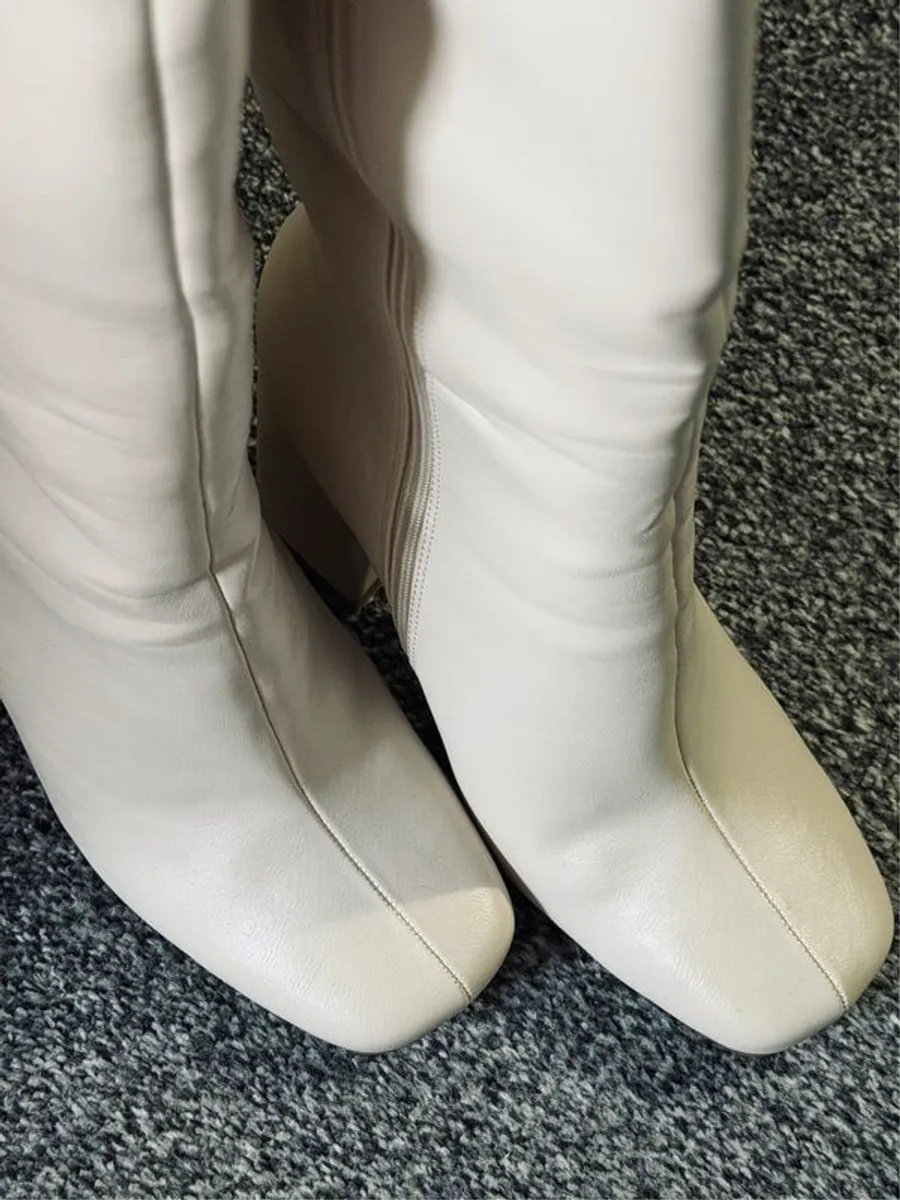 Knee high boots - Image 2